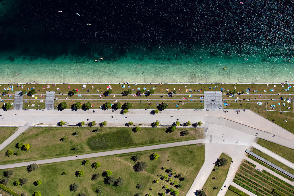 dr__0054642.jpg | MüNCHEN 12.06.2020 Uferbereiche am Seegebiet des " Riemer See " mit Badegästen im Riemer Park im Stadtteil Trudering-Riem in München im Bundesland Bayern, Deutschland. // Shore areas at the lake area of a??a??the "Riemer See" in the Riemer Park in the district of Trudering-Riem in Munich in the state Bavaria, Germany. Foto: Daniel Reiter