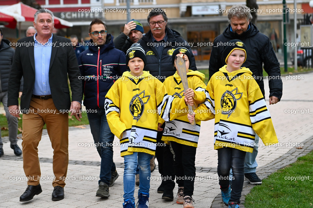 European Youth Olympic Festival EYOF 2023 Pressekonferenz | Giuseppe Mion, Stefano Mazzolini, ÖSTERREICHISCHES OLYMPISCHES COMITÉ Christoph Sieber, Olympisches Feuer, Obmann EC Hornets Spittal Ludwig Zauchner, Jugendspieler EC Hornets Spittal, Präsident EC Hornets Spittal Wolfgang Lindner