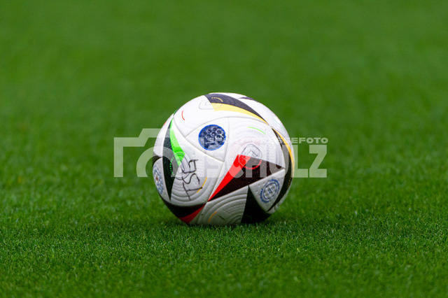 20240927_NSZ_6338 | Spielball der Google Pixel Frauen-BundesligaDEU, Leverkusen, 27.09.2024 Fußball, Frauen, Google Pixel Frauen-Bundesliga, Saison 2024/2025, 4. Spieltag, Bayer 04 Leverkusen - TSG HoffenheimDIE DFB-RICHTLINIEN UNTERSAGEN JEGLICHE NUTZUNG VON FOTOS ALS SEQUENZBILDER UND/ODER VIDEOÄHNLICHE FOTOSTRECKEN - Realisiert mit Pictrs.com