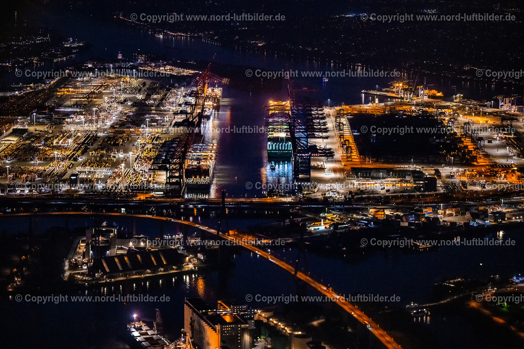 Hamburg_Buchardkai_Eurogate_Nachtaufnahme_ELS_5842060325 | HAMBURG 06.03.2025 Nacht- Lichter und Beleuchtung Container Terminal HHLA Burchardkai und Container Terminal Eurogate am Hamburger Hafen in Hamburg. Weiterführende Informationen bei: EUROGATE GmbH & Co. KGaA, KG,  HPA Hamburg Port Authority,  Hamburger Hafen und Logistik Aktiengesellschaft. // Night lights and lighting Container Terminal HHLA Burchardkai and Container Terminal Eurogate at the Port of Hamburg in Hamburg. Further information at: EUROGATE GmbH & Co. KGaA, KG,  HPA Hamburg Port Authority,  Hamburger Hafen und Logistik Aktiengesellschaft. Foto: Martin Elsen