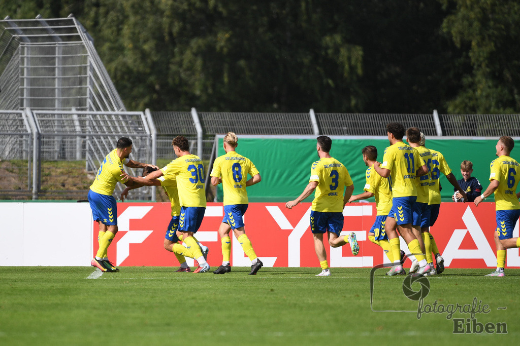 SV Atlas-Delmenhorst-Borussia Mönchengladbach | DFB-Pokal 1. Runde;SV Atlas Delmenhorst (gelb)-Borussia Mönchengladbach (schwarz) am 17.08.2025 in Oldenburg (Marschweg-Stadion), Photo: Philip Eiben 2025 - Realisiert mit Pictrs.com