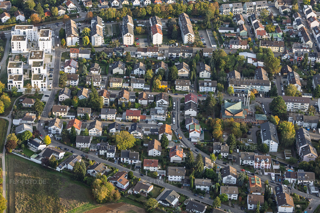 Luftbild: Ringstr im Ortsteil Wolfartsweier in Karlsruhe im Bundesland Baden-Württemberg in Deutschland. – Foto: IMG_160038.jpg vom 16.10.2026 durch Werner Riehm/FLY-FOTO.de – Auflösung des Originals: 5615 x 3743 px