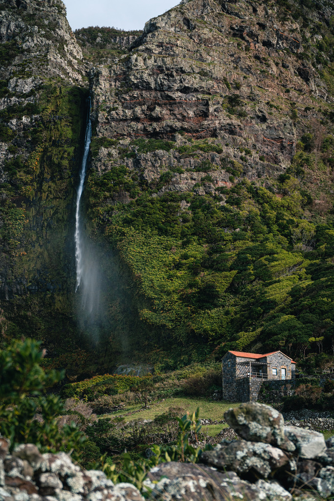 Wasserfall Flores, Azoren | freigereist - Realisiert mit Pictrs.com