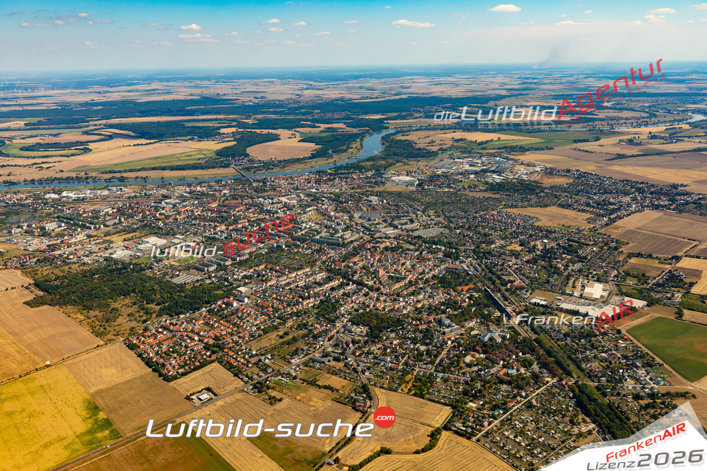Das Luftbild der Stadt Schönebeck wurde 2022 vom Flugzeug heraus erstellt (keine Drohnen-Aufnahmen) Aufnahmehöhe ca.450 Meter- hohe Bildauflösung und Druck-Qualität. Garantiert!