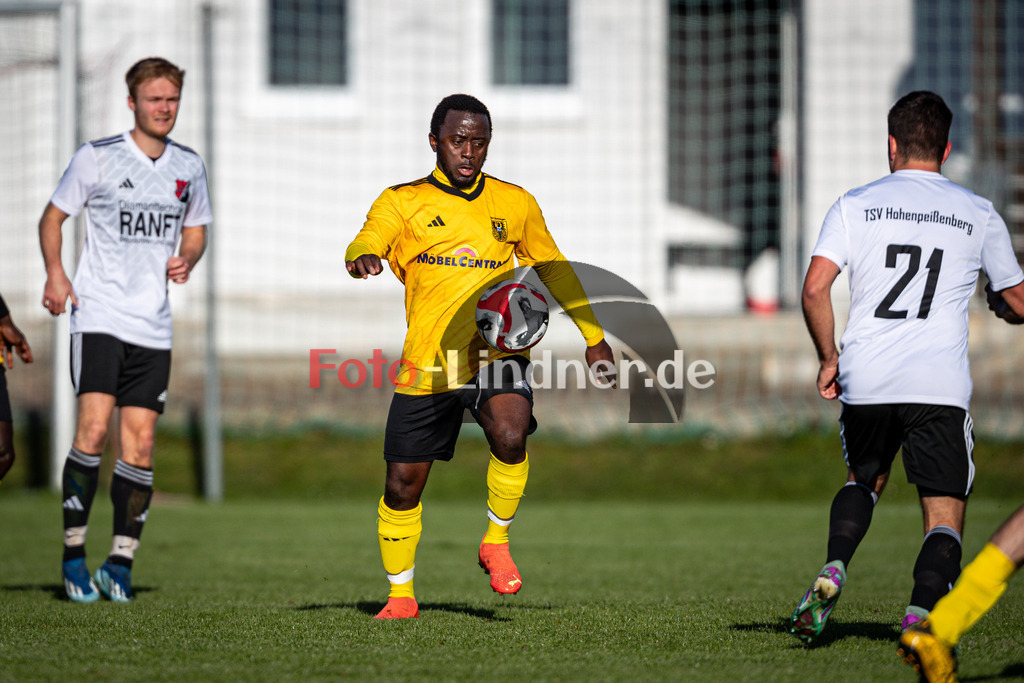 TSV Peißenberg gegen TSV Schongau | Fußball A-Klasse Oberbayern Zugspitze Herren Gruppe 8, TSV Peißenberg gegen TSV Schongau, 20241110,Yusuf KAMARA (TSV Schongau 9) am Ball,2024-11-10 in Eberfing (Sportpark Eberfing), Yusuf KAMARA (TSV Schongau 9)Copyright: WolfgangxLindner www.foto-lindner.de