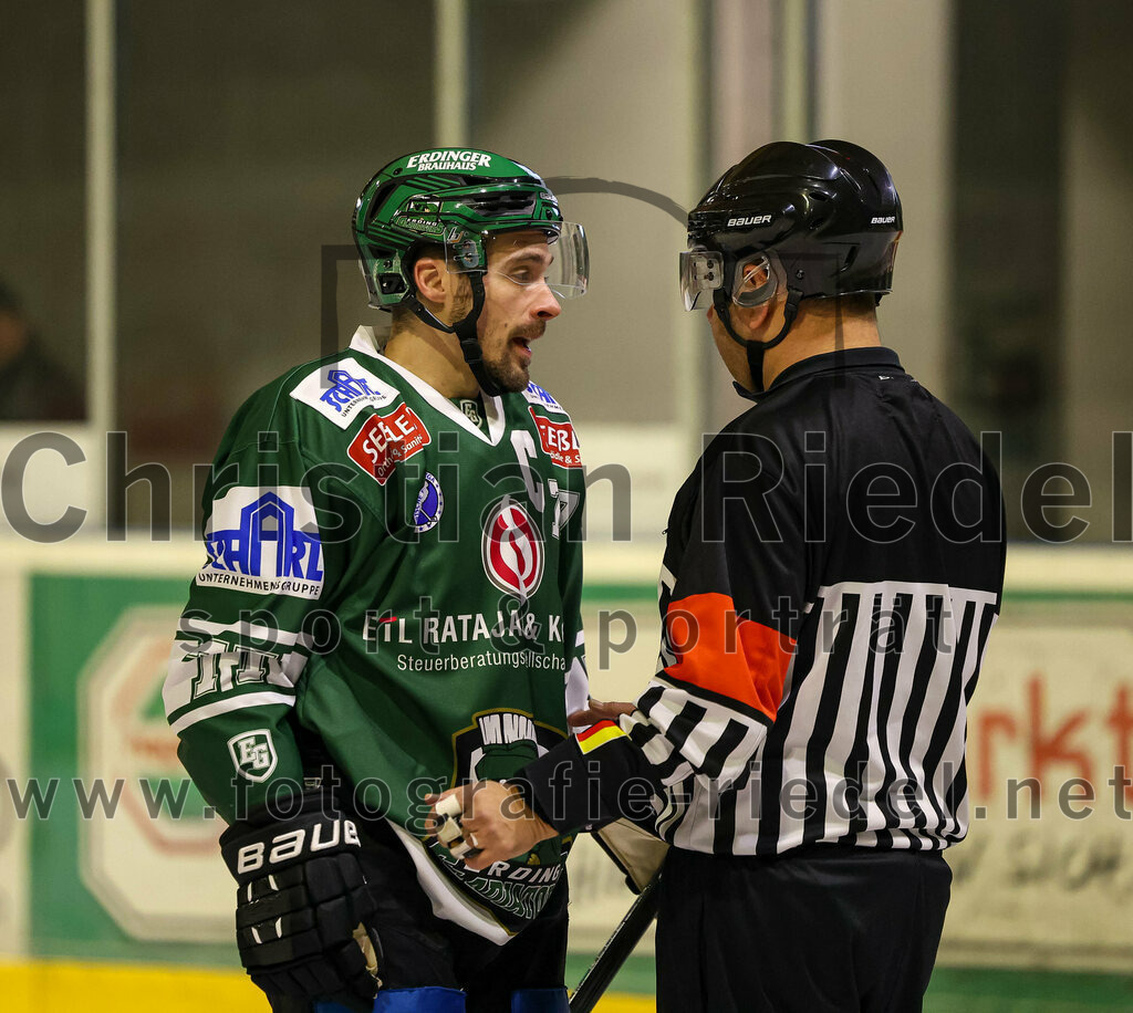 2024-01-05_010_TSV_Erding_gegen_VfE_Ulm-Neu-Ulm | Erding, Deutschland, 05.01.2024:
Eishockey, Bayernliga Vorrunde 2023 / 2024, 22. Spieltag, TSV Erding gegen VfE Ulm/Neu-Ulm, Endergebnis: 7:6

Philipp Michl (Erding Gladiators, #77)

Foto: Christian Riedel / fotografie-riedel.net
