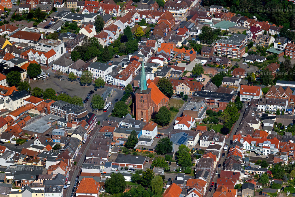 4038115 | NEUSTADT IN HOLSTEIN 07.08.2020 Kirchengebäude " Evangelische Stadtkirche Neustadt in Holstein " Am Markt in Neustadt in Holstein im Bundesland Schleswig-Holstein, Deutschland. Weiterführende Informationen bei: Ev.-Luth. Kirchengemeinde Neustadt in Holstein. // Church building " Evangelische Stadtkirche Neustadt in Holstein " Am Markt in Neustadt in Holstein in the state Schleswig-Holstein, Germany. Further information at: Ev.-Luth. Kirchengemeinde Neustadt in Holstein. Foto: Gerhard Launer