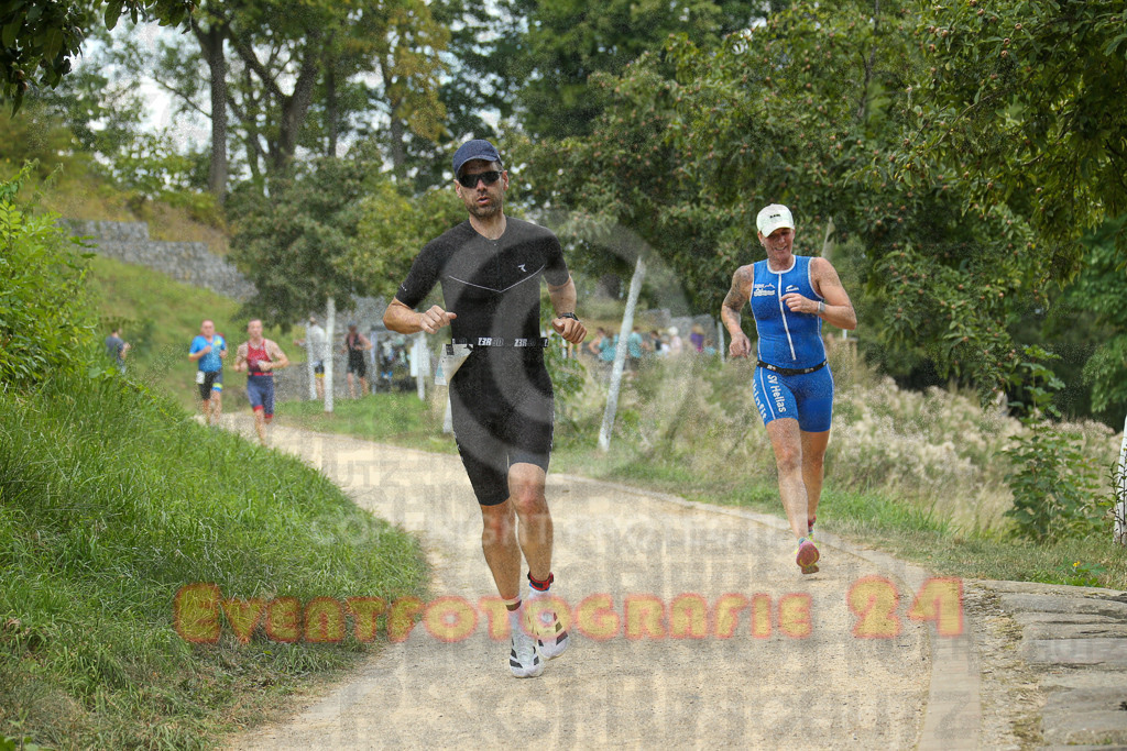 250824_1344_EX1_3466 | Sportfotografie im Rhein-Sieg Kreis, Köln, Bonn, NRW, Rheinland Pfalz, Hessen, etc. Unser Tätigkeitsfeld umfasst den Laufsport vom Volkslauf über den Marathon, Duathlon, Triathon bis zum Ultralauf wie Kölnpfad Ultra oder Schindertrail.