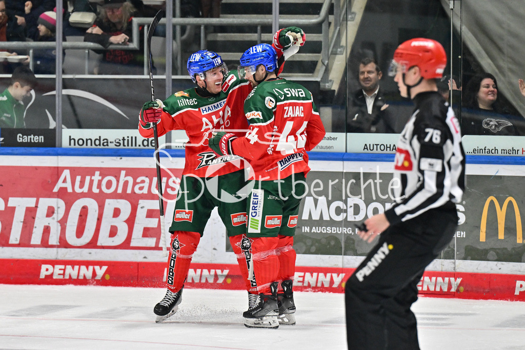 Augsburger Panther - Kölner Haie | Jubel der Panther nach dem Treffer zum 3-0 durch Nolan ZAJAC (Augsburger Panther #44) / Tor / Torschuetze / Freude / Happy / DEL: Augsburger Panther - Koelner Haie, Curt Frenzel Stadion am 02.03.2025