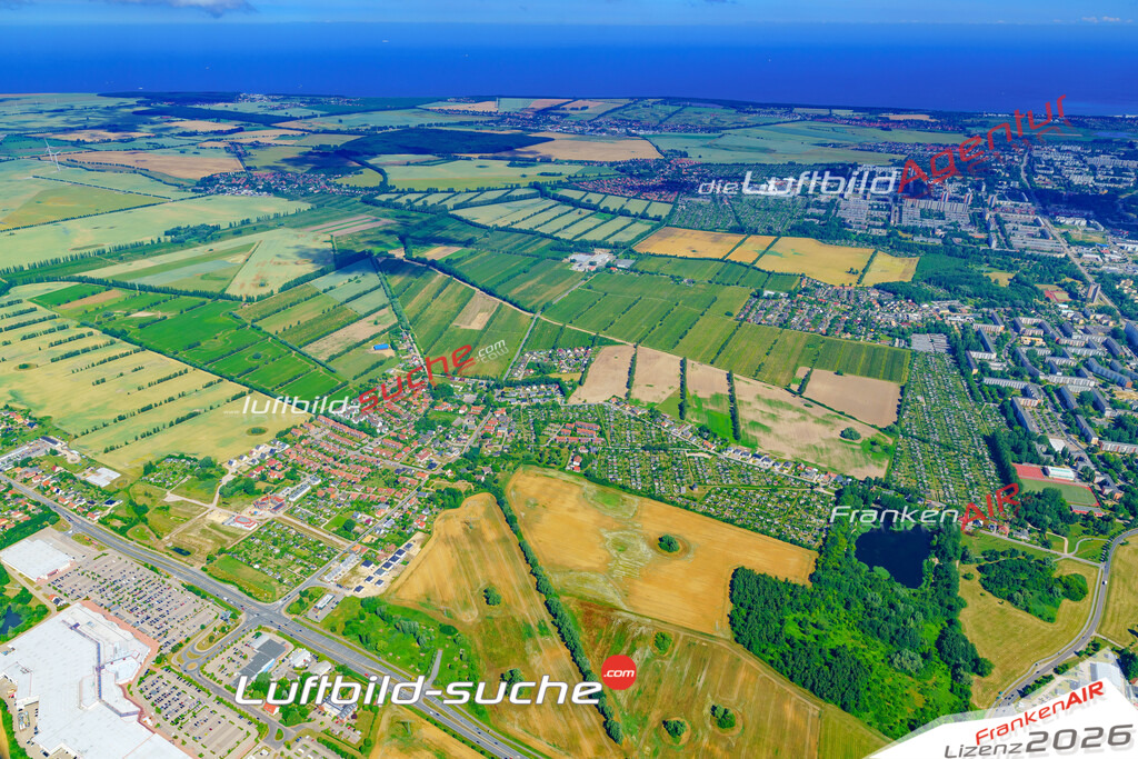 Das Luftbild der Stadt Lambrechtshagen wurde 2018 vom Flugzeug heraus erstellt (keine Drohne) Aufnahmehöhe ca.400 Meter- hohe Auflösung für beste Druck-Qualität