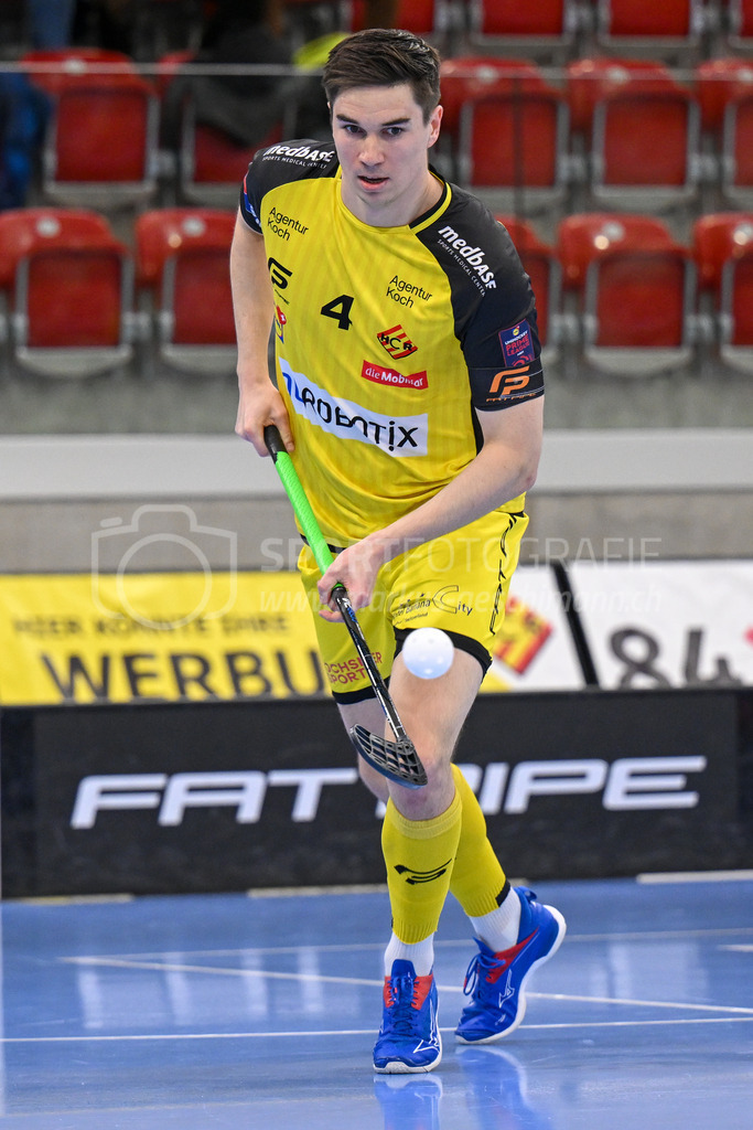 HC Rychenberg vs Floorball Köniz - 18. Dezember 2022 | HC Rychenberg vs Floorball Köniz
AXA Arena, Winterthur
Nils Conrad (#4 HC Rychenberg).
Bild: Sportfotografie Markus Aeschimann | www.markus-aeschimann.ch - Realisiert mit Pictrs.com