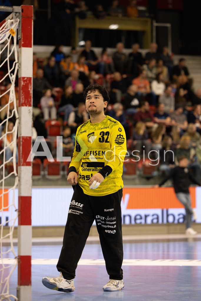 Handballen I Herren I Saison 2025-2026 I Quickline Handball League 2026 | Men I 18. Spieltag I Pfade Winterthur - Kadetten Schaffhausen I 20.12.2025 | 32 Ramon Kusnandar (Pfadi Winterthur) – Torhüter - Realisiert mit Pictrs.com