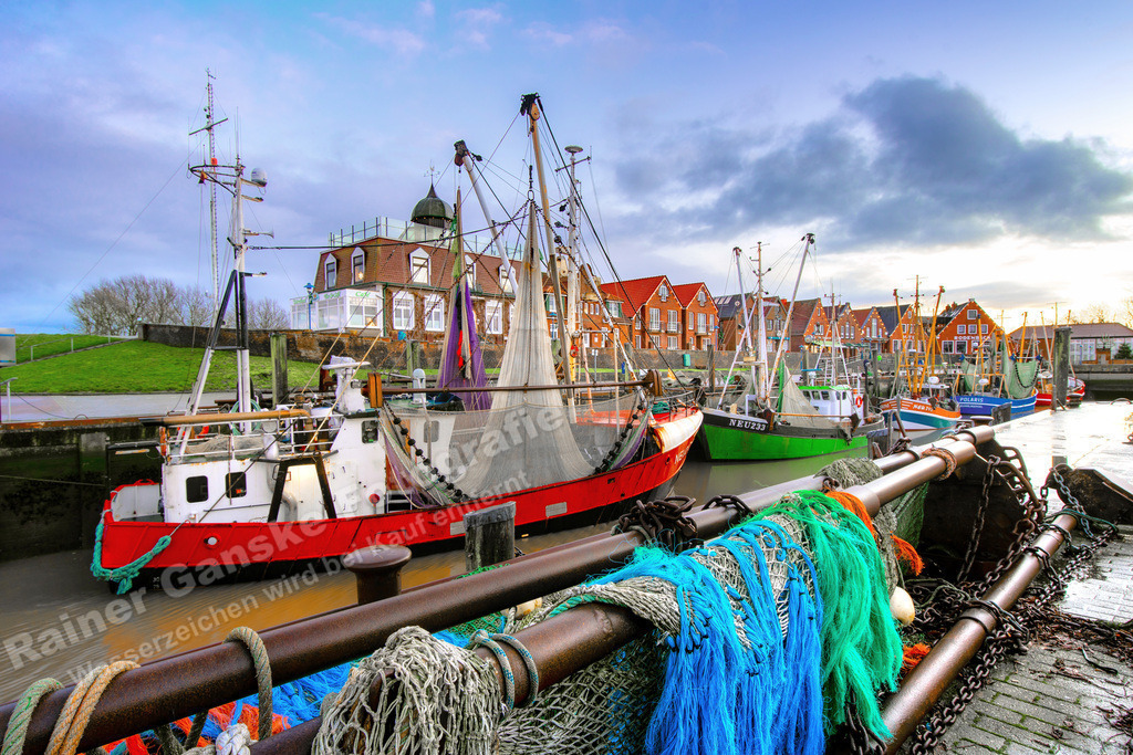 045 Neuharlingersiel - 25-12-2019 -R Ganske | Onlineshop mit Bildern von Stränden, Häfen und Meer. Leinwände, Poster, Kalender und andere Materialien erhältlich. Kommerzielle Lizenzen möglich.  - Realisiert mit Pictrs.com