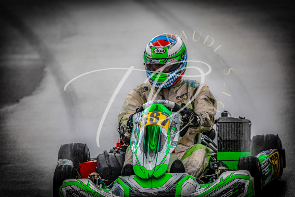 f545d0b015cb471da5c76e6f240bd742 | traudl_s_fotos