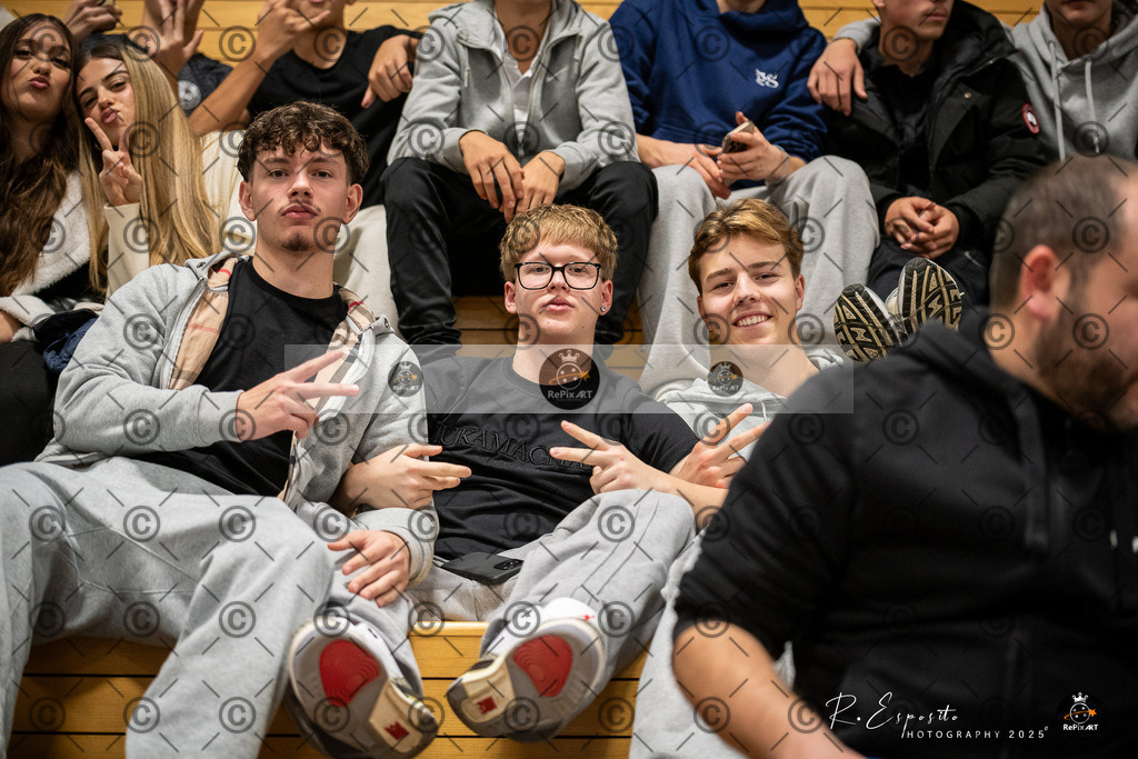 20251129_FCR-Hallenturnier-C_RAW-2_028-10 | Sport und Naturfotografie von Roberto Esposito zeigt echte Momente Bewegung und die Schönheit der Natur. Ausdrucksstarke Bilder schaffen Emotionen.