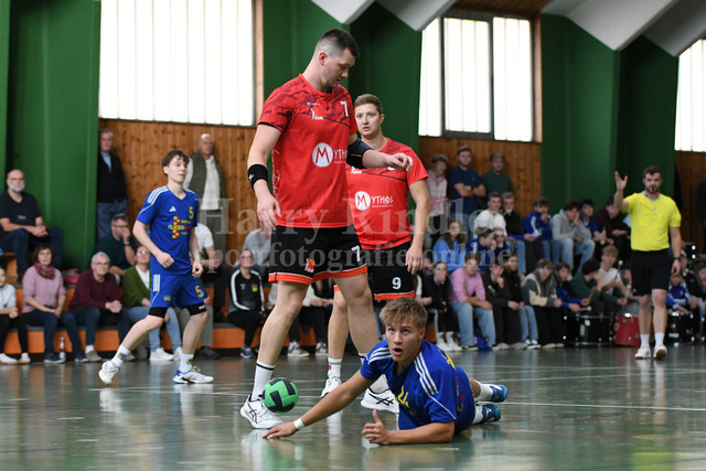 SSG Metten :  SG Moosburg   | Die SSG am Boden Sympolisch Leonard Reiszky - Realisiert mit Pictrs.com