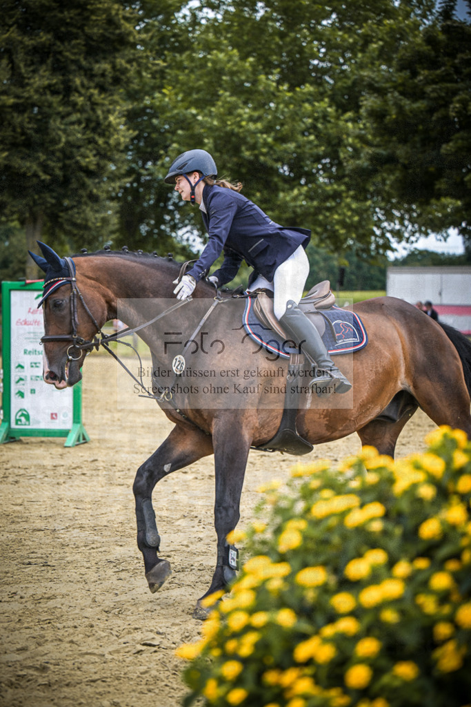 DOS_3743 | Entdecke hochwertige Reitturnierfotos von Foto Oger. Professionell, emotional und authentisch – jetzt Lieblingsmomente im Shop bestellen.Deutschlandweite Turnierfotografie. - Realisiert mit Pictrs.com
