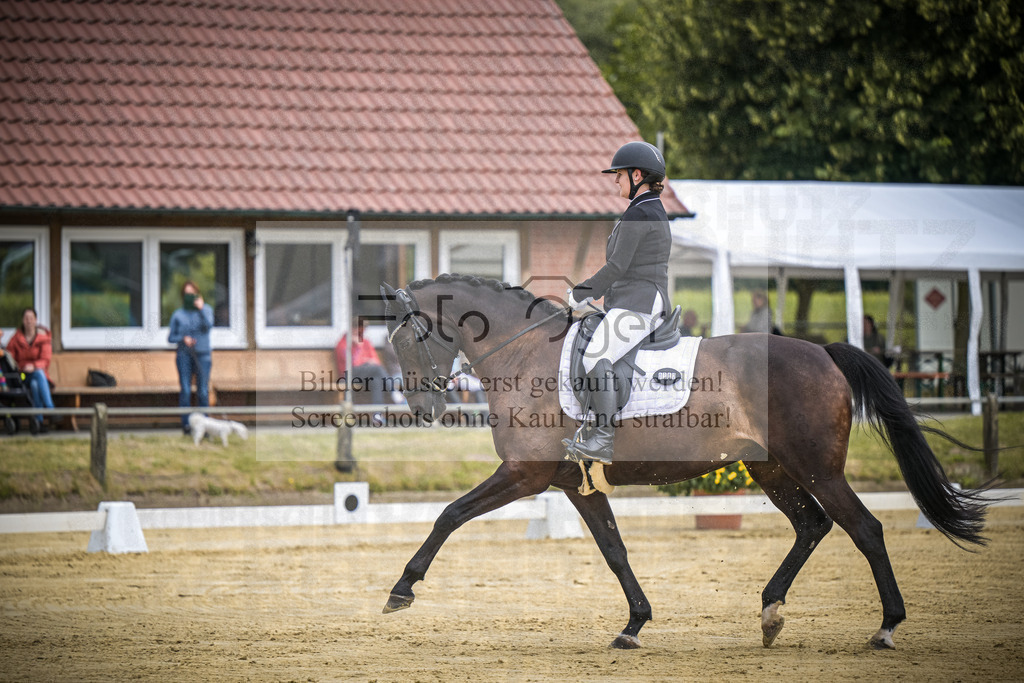 DOS_6601 | Entdecke hochwertige Reitturnierfotos von Foto Oger. Professionell, emotional und authentisch – jetzt Lieblingsmomente im Shop bestellen.Deutschlandweite Turnierfotografie. - Realisiert mit Pictrs.com