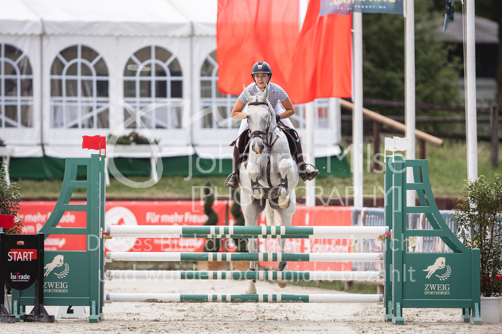 240711_BHO_L-Stil-1-411 | Deine schönsten Turniermomente als professionelle Fotos! Entdecke hochwertige Pferdesport-Fotografie im Online-Shop. Jetzt Fotos finden & bestellen!