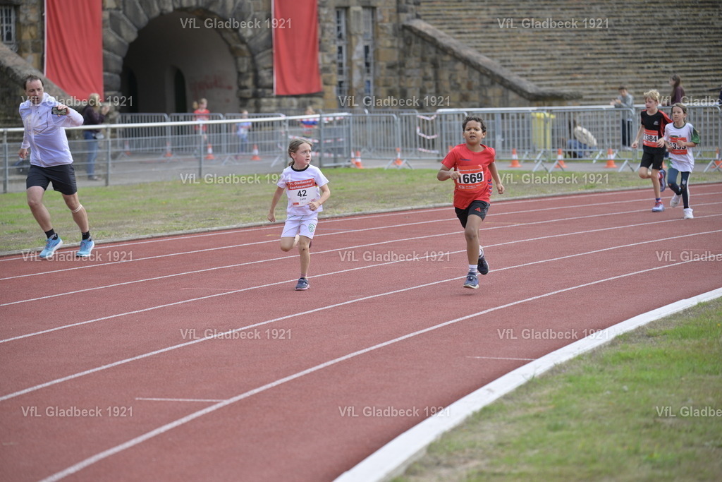 2026-08-23_Sparkassenlauf_1K5_Peter_000082 | Die Fotografen - Realisiert mit Pictrs.com
