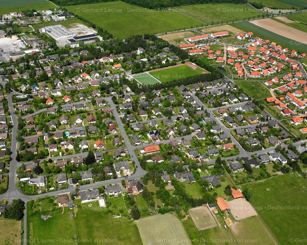 2638347 | JERSTEDT 06.08.2006 Wohngebiet der Mehrfamilienhaussiedlung  in Jerstedt im Bundesland Niedersachsen, Deutschland // Residential area of the multi-family house settlement  in Jerstedt in the state Lower Saxony, Germany Foto: Gerhard Launer