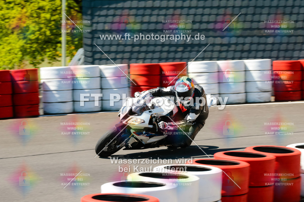 Moto-TeamOBK-21968 | Hier findet Ihr Bilder von Touristenfahrten auf der Nürburgring Nordschleife oder von anderen Veranstaltungen die ich besucht habe. Viel Spass beim Durch Schauen 