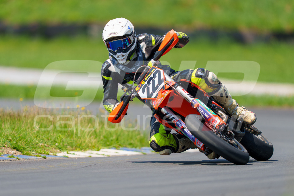 G-Cup + Supermoto Staatsmeisterschaft + Hungarian Supermoto Championship | GRIPcapture steht für authentische Sportfotografie in Österreich – für Momente, die mehr sind als Geschwindigkeit oder Ergebnis. Es geht um Emotion, Spannung, Fokus und den Augenblick, der oft nur einen Wimpernschlag dauert.Ob Motorsport, Teamsport oder 