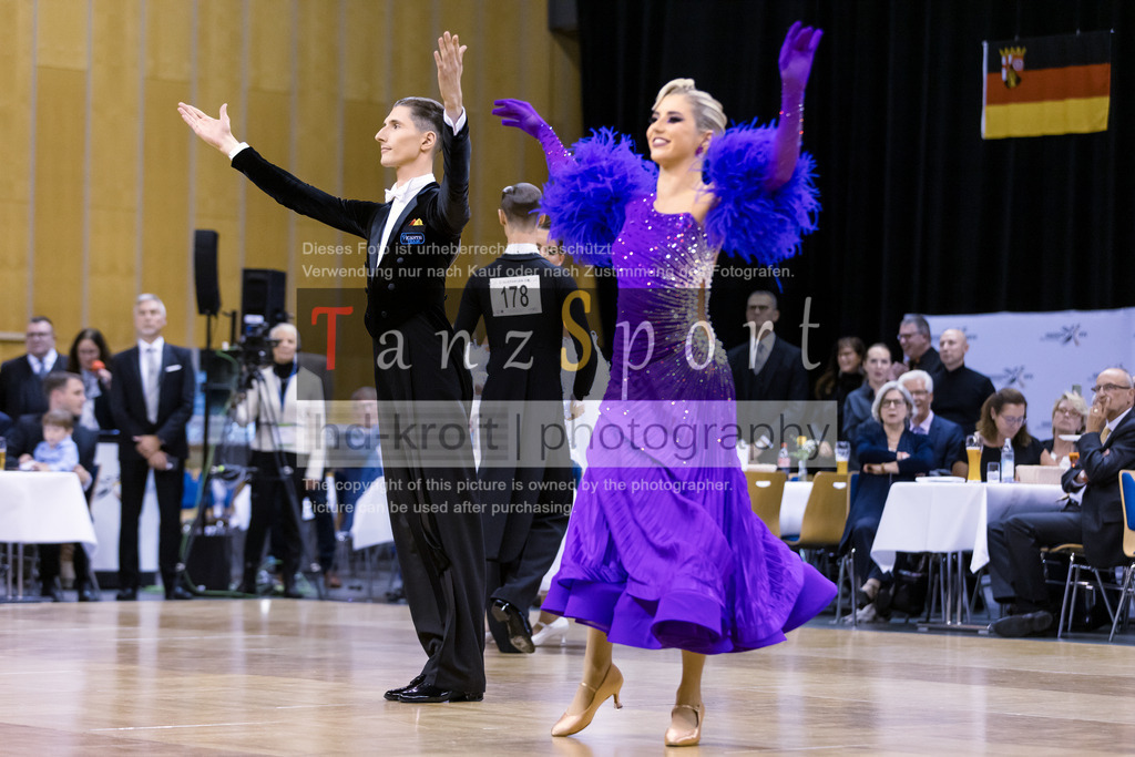20241102_DM_HGR_Std_15808 | Tanzsportbilder, Standardtanz, Lateintanz, WDSF, DTV, LTVB, dancecomp, goc, hessen tanzt, blaues band der spree, walzer, tango, wiener walzer, slowfox, quickstepp, samba, rumba, cha-cha-cha, paso doble. jive, hd-kroft photography, turniertanzsport