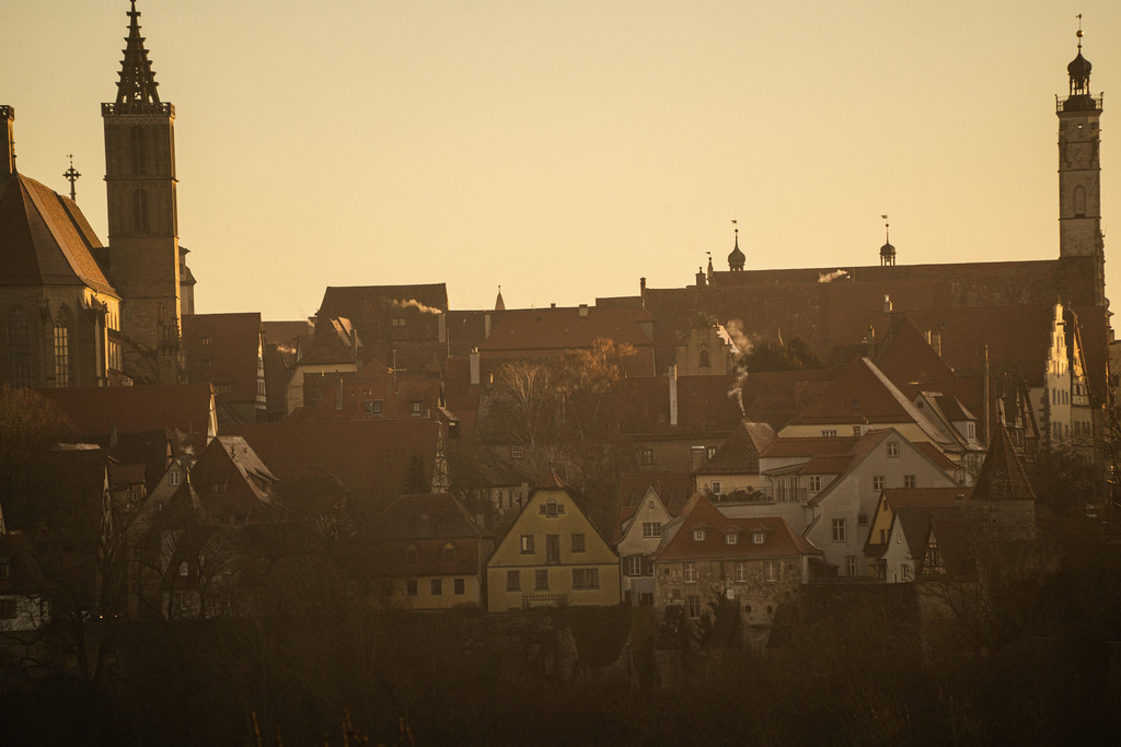DSC02002 | Rothenburg ob der Tauber. Nur hier gibt es Exklusive und passend zur Jahreszeit Ihr Wandbild, T-Shirt, Tasse und alles was das Rothenburg Herz begehrt. - Realisiert mit Pictrs.com