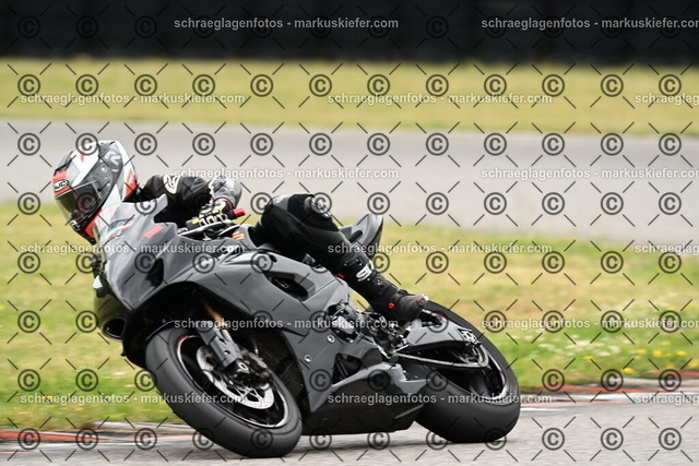 25bt02-1482 | markuskiefer.com - Realisiert mit Pictrs.com