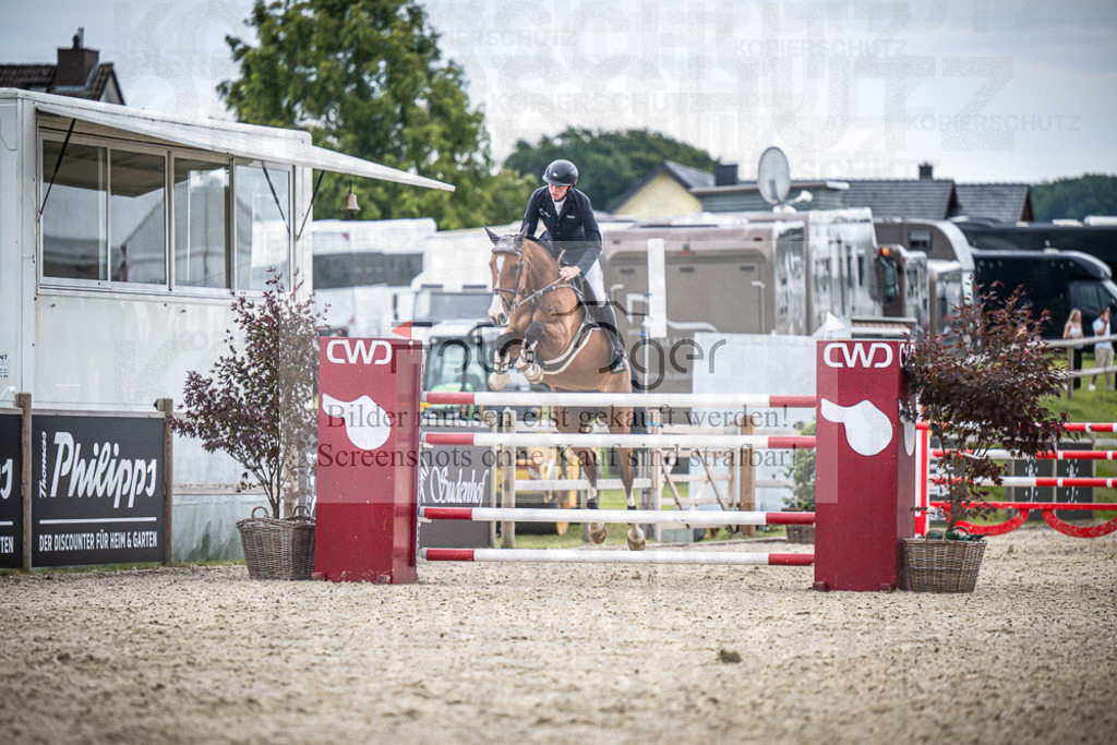 DOS_5971 | Entdecke hochwertige Reitturnierfotos von Foto Oger. Professionell, emotional und authentisch – jetzt Lieblingsmomente im Shop bestellen.Deutschlandweite Turnierfotografie. - Realisiert mit Pictrs.com