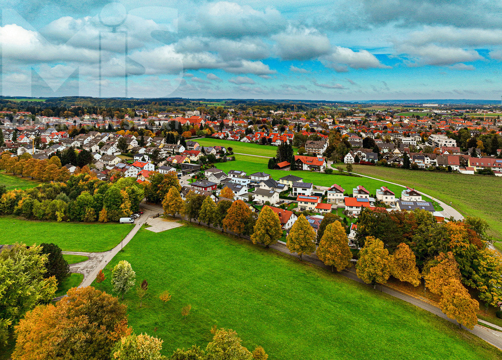 mis310719RF02.JPG | 10.10.2022, Bad Wörishofen im Unterallgäu,  Das Laub der Bäume verfärbt sich bunt - Realisiert mit Pictrs.com