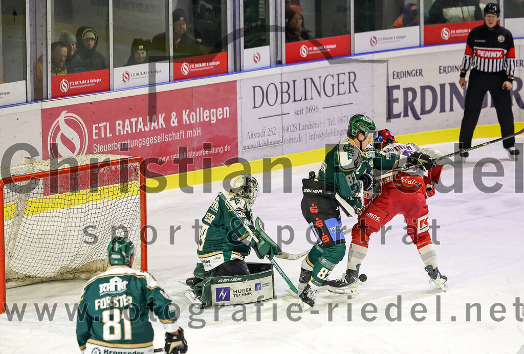 2026-01-18_078_TSV_Erding_gegen_Selber_Woelfe | Erding, Deutschland, 18.01.2026:Eishockey, Oberliga Süd 2025 / 2026, 38. Spieltag, TSV Erding gegen Selber Wölfe, Endergebnis: 2:3 n.V.Maximilian Forster (Erding Gladiators, #81), Torwart Leon Meder (Erding Gladiators, #39), Maximilian Forster (Erding Gladiators, #81)Foto: Christian Riedel / fotografie-riedel.net