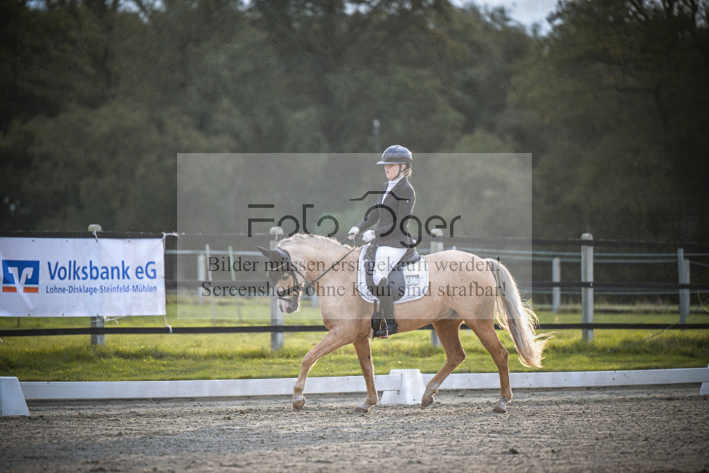 DOS_0842 | Entdecke hochwertige Reitturnierfotos von Foto Oger. Professionell, emotional und authentisch – jetzt Lieblingsmomente im Shop bestellen.Deutschlandweite Turnierfotografie. - Realisiert mit Pictrs.com
