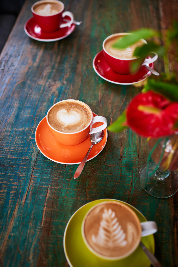 Cafebrennerei Franze | Wien, Austria - August 08, 2019: Cafebrennerei Franze am Kutschkermarkt; Melange mit verschiedener Dekoration auf dem Schaum. - Realisiert mit Pictrs.com