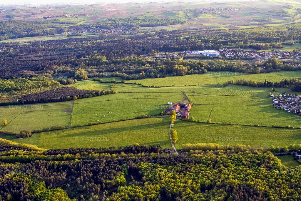 Vue aérienne: EARL Ferme Murbruch à Mertzwiller dans le département Bas Rhin, France – .Photo: IMG_10695.jpg prise le 04/05/2008 par Werner Riehm/FLY-FOTO.eu – Résolution de l'original: 3292 x 2194 px