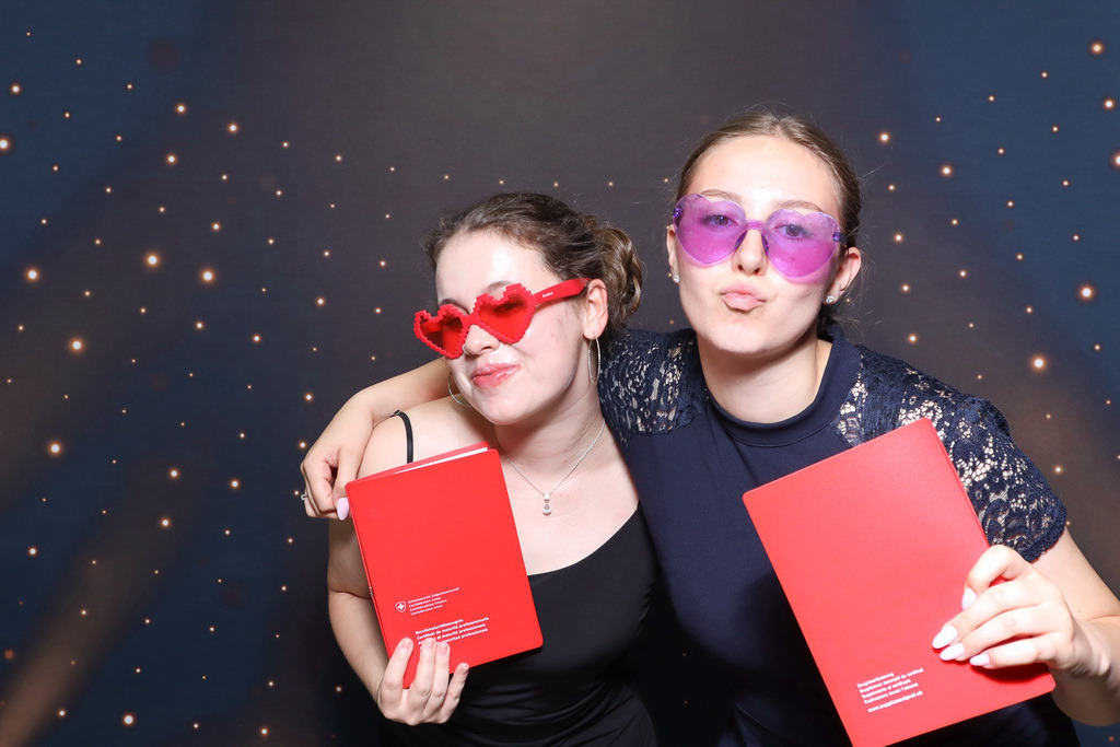 ZD260628112736-84 | Fotoshop von zweidimensional Fotografie. Ihr Fotograf im Aargau. Abzüge von Ihrem Fotobox Event bestellen.Abzüge von Ihrem Hochzeit bestellen.Abzüge von Ihrem Schulfotograf bestellen.