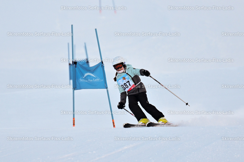 SRF_25.12.2025_0266 | Skirennfotos,Serfaus,Fiss,Ladis,Kinderskirennen,Winter,Tirol,Oberland,skirace,SFL,feelfree,weil wir's genießen,ski,Ski,skifahren,Sonnenplateau, - Realisiert mit Pictrs.com