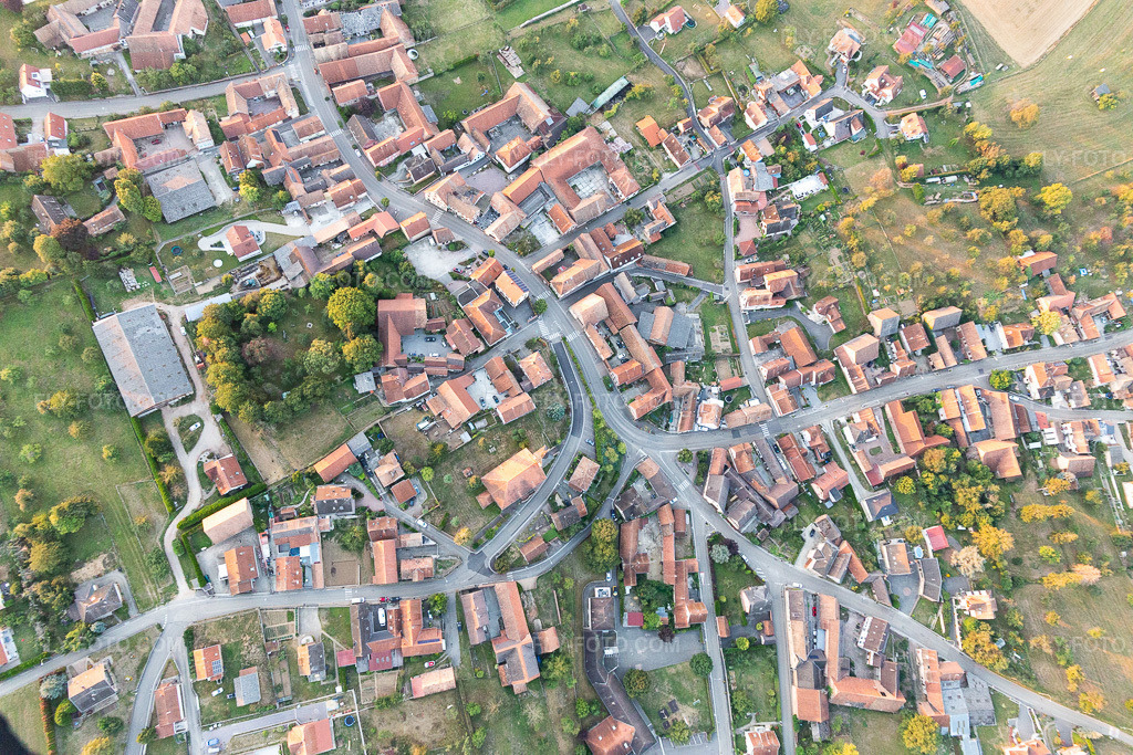 Aerial view: View of the town in Mietesheim in the state Bas-Rhin, France.Photo: IMG_117776.jpg taken on 09/14/2019 by Werner Riehm/FLY-FOTO.comResolution of the original: 5472 x 3648 px