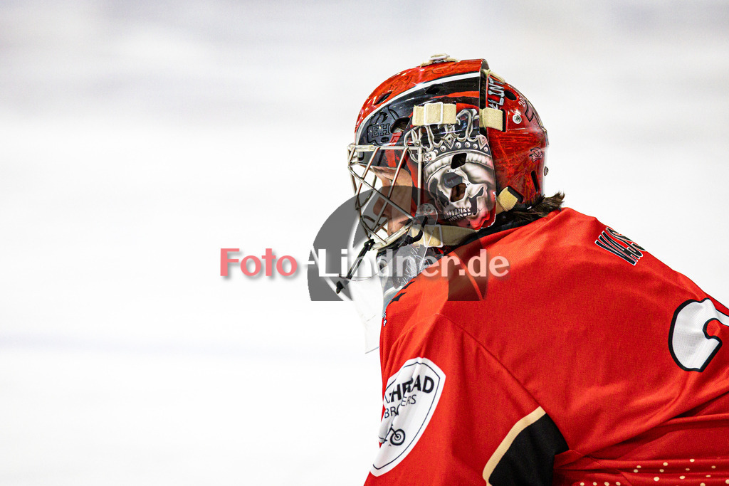 TSV Peißenberg MINERS gegen EHC Königsbrunn PINGUINE | Eishockey Bayernliga Herren Playoffs Viertelfinale 2024/25 - Spiel 4 von 7, TSV Peißenberg MINERS gegen EHC Königsbrunn PINGUINE, 20250216,Stefan VAJS (EHC Goalie 32),2025-02-16 in Peißenberg (Eisstadion Peißenberg)Stefan VAJS (EHC Goalie 32)Copyright: WolfgangxLindner foto-lindner.de