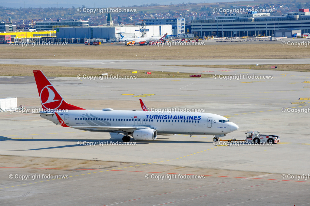 Deutschland_ Baden-Wuerttemberg_ Stuttgart_ Flughafen_ 09.03.2025-3 | 09.03.2025, Deutschland, GER, Baden-Wuerttemberg, Stuttgart, im Bild Stuttgart Airport, Flughafen, Flugfeld, Rollfeld, Vorfeld, Flugzeug, Urlaub, Reise, Business, Start, Landung, Gangway, Turkish Airlines, Feature, Symbolbild