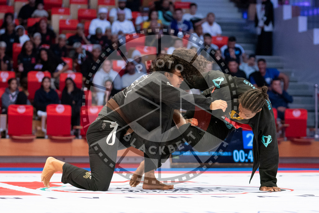 20231108PBB1691 | Fighters compete during the AJP World Professional Championship in the Mubadala Arena in Abu Dhabi, Arab United Emirates, on November 8, 2023.