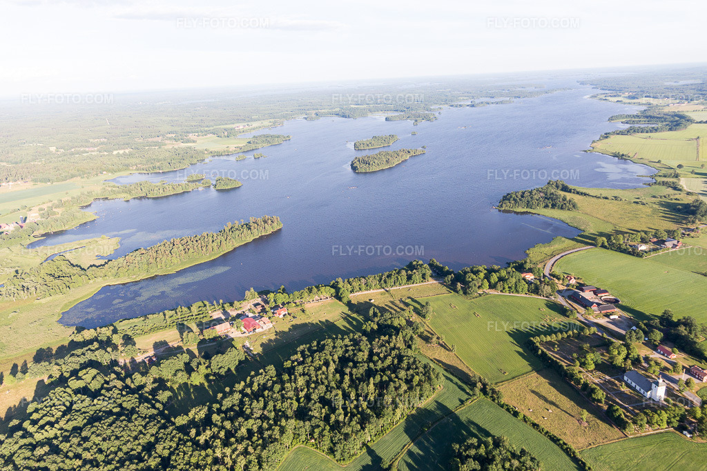 Aerial view: View of the town in Skatelöv in the state Kronoberg, Sweden. – Photo: IMG_108047.jpg taken on 06/26/2018 by Werner Riehm/FLY-FOTO.com – Resolution of the original: 5472 x 3648 px