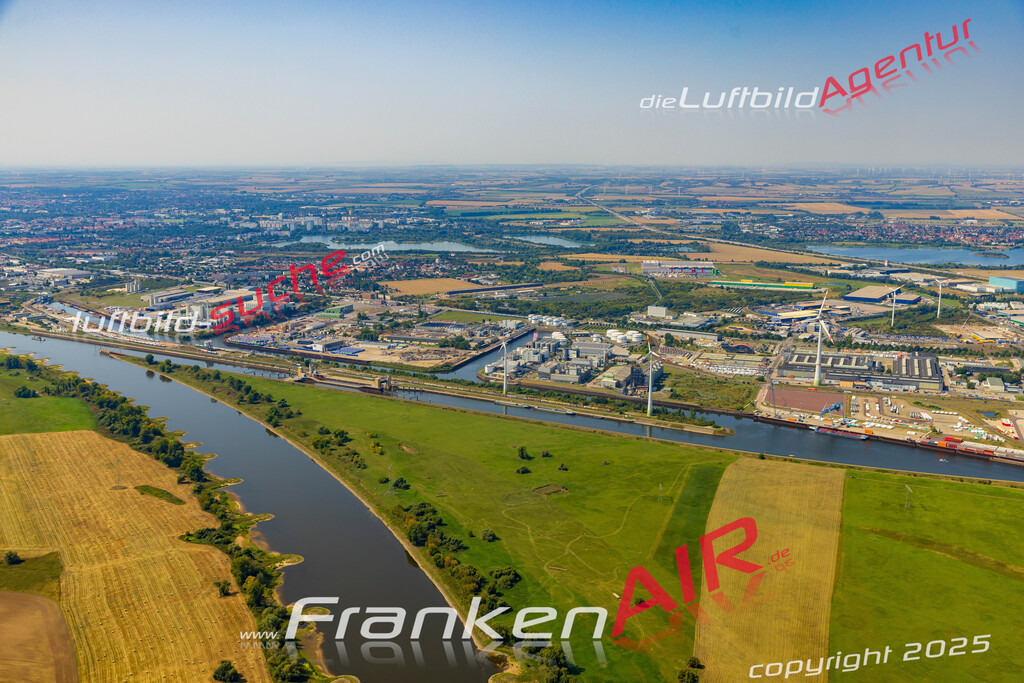 Hafen Magdeburg Bild- Das Luftbild wurde 2025 vom UL-Flugzeug heraus erstellt ( keine Drohne bzw. Drohnenaufnahme ) - Hochauflösende Luftaufnahme -Nicht vergleichbar mit Google Maps oder Satelittenbilder- Die Geschenkidee !Mit Lizenz und Bildrechte bestellbar - CC