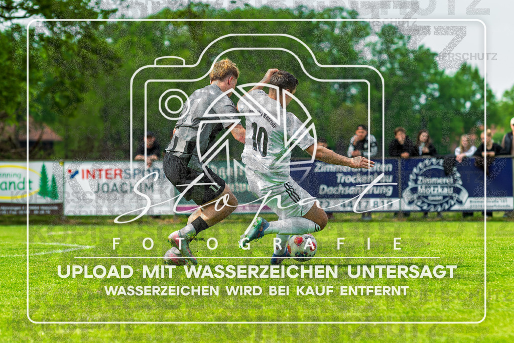 Kreisliga Herren HK - FG Fulde-Stellichte vs. Germania Walsrode | Adam Jarkas (FG Fulde-Stellichte #11), Hassan-Sascha Turgut (Germania Walsrode #10); Kreisliga Herren HK - FG Fulde-Stellichte vs. Germania Walsrode am 10.05.26 in Fulder Zentralstadion, Fulde - Realisiert mit Pictrs.com