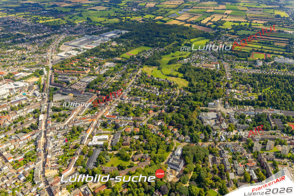 Schrägluftbild  Brachenfeld  Neumünster - Das Luftbild wurde 2025 vom UL-Flugzeug heraus erstellt (ohne Drohne- keine Drohnenaufnahme ) - Hochauflösende Luftaufnahme -Nicht vergleichbar mit Google Maps oder Satelittenbilder- Die Geschenkidee !Mit Lizenz und Bildrechte bestellbar