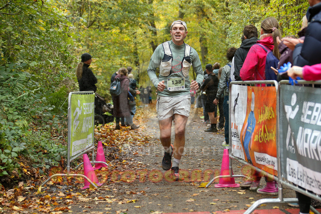 251026_1301_EX1_2243 | Sportfotografie im Rhein-Sieg Kreis, Köln, Bonn, NRW, Rheinland Pfalz, Hessen, etc. Unser Tätigkeitsfeld umfasst den Laufsport vom Volkslauf über den Marathon, Duathlon, Triathon bis zum Ultralauf wie Kölnpfad Ultra oder Schindertrail.