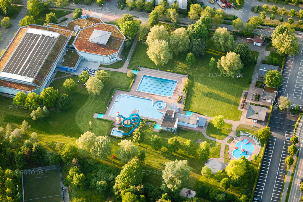 Luftbild: Freibad Waldbronn im Ortsteil Busenbach in Waldbronn im Bundesland Baden-Württemberg in Deutschland. Foto: IMG_27621.jpg vom 23.05.2010 durch Werner Riehm/FLY-FOTO.de