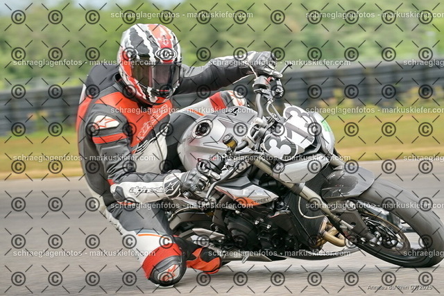 25bt05-1180 | markuskiefer.com - Realisiert mit Pictrs.com