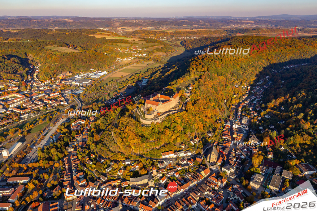 Die Luftbildaufnahme Plassenburg - Kulmbach wurde 2018 mittels Flugzeug (keine Drohne) erstellt. Perfekte Schärfe und Druck- Auflösung- Garantiert!